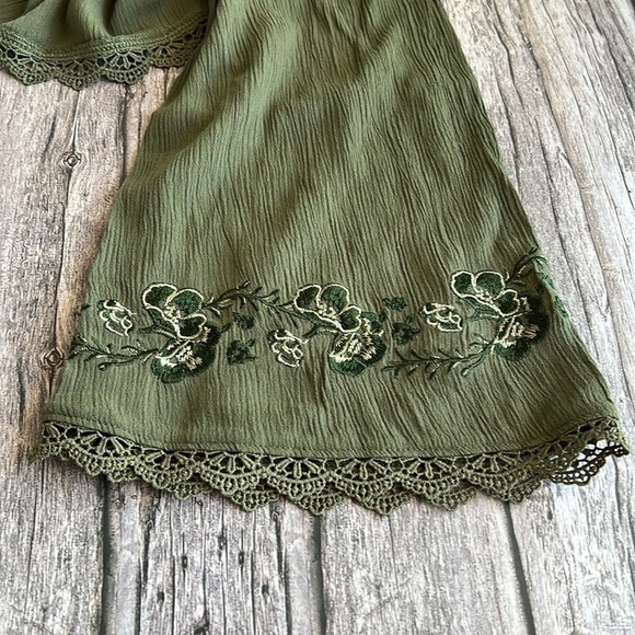 Time and Tru Embroidered Floral Bell Long Sleeve Olive Blouse Size S (4-… - Picture 15 of 16